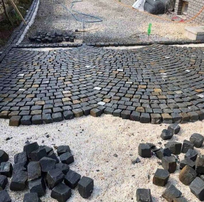 Piatra cubica naturală, orice dimensiune, oferim servicii complete