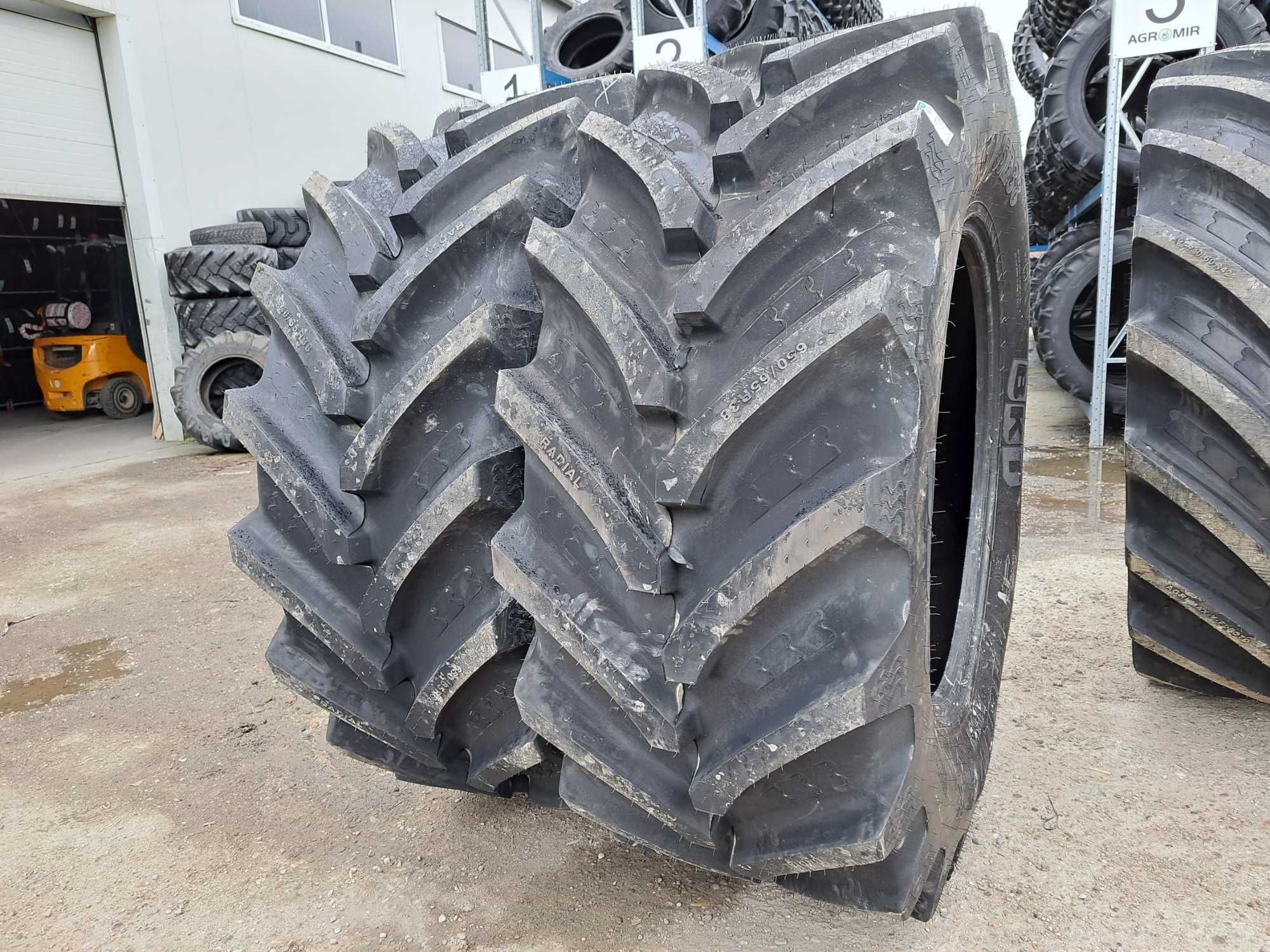 Anvelope noi tractor spate CASE, FENDT 650/65R38 marca BKT AGRIMAX