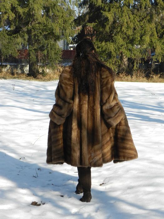 ELEGANTA LA SUPERLATIV!Sublima haina din blana de vizon capuccino.