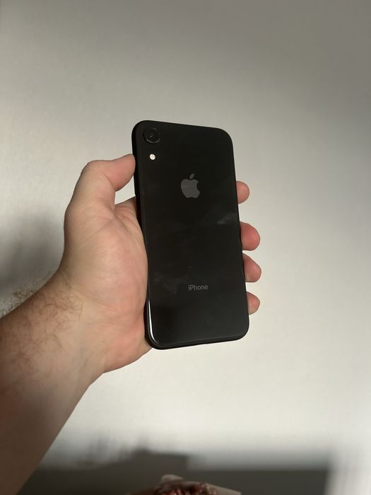 Iphone XR б/у в нормальном состоянии