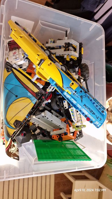 Cutie piese Lego City cca 4kg diverse kituri.