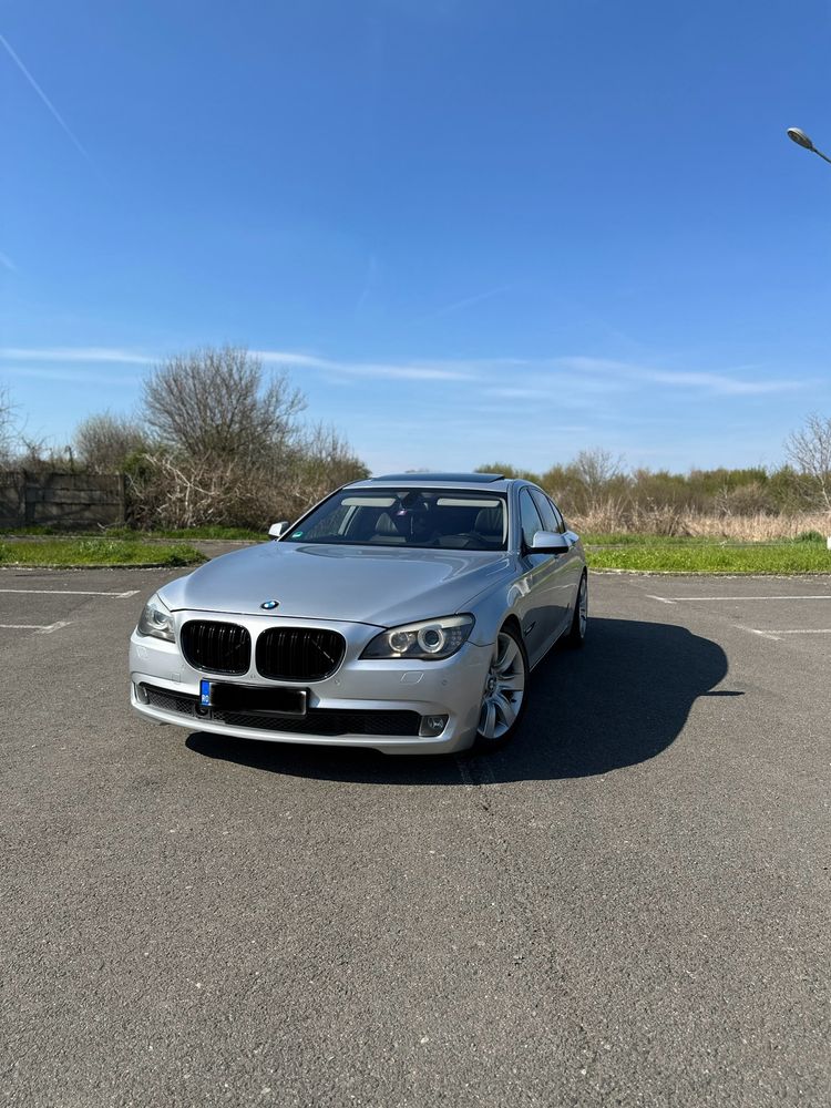 Bmw seria 7 740i f01