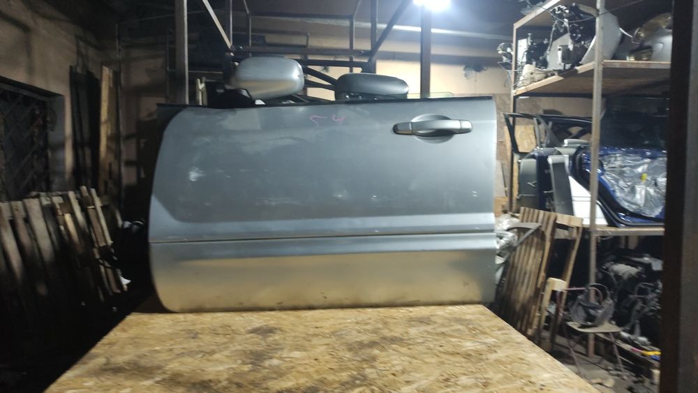 Двери и  многое  другое по кузову Субару Forester