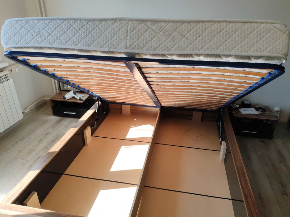 Легло с повдигащ механизъм и матрак 160/200