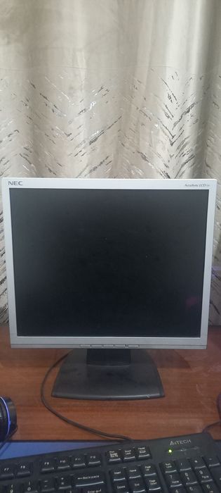 Kompyuter uchun Manitor holati yaxshi