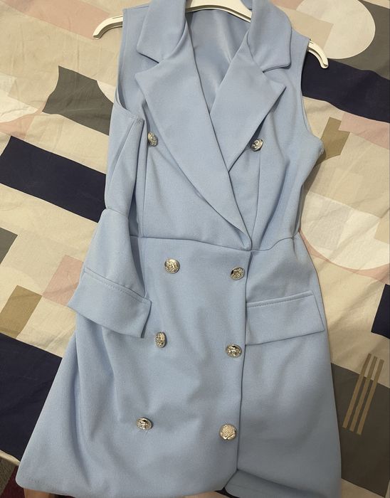 Salopeta baby blue ! Superba pentru evenimente/ocazii pe timp de zi!