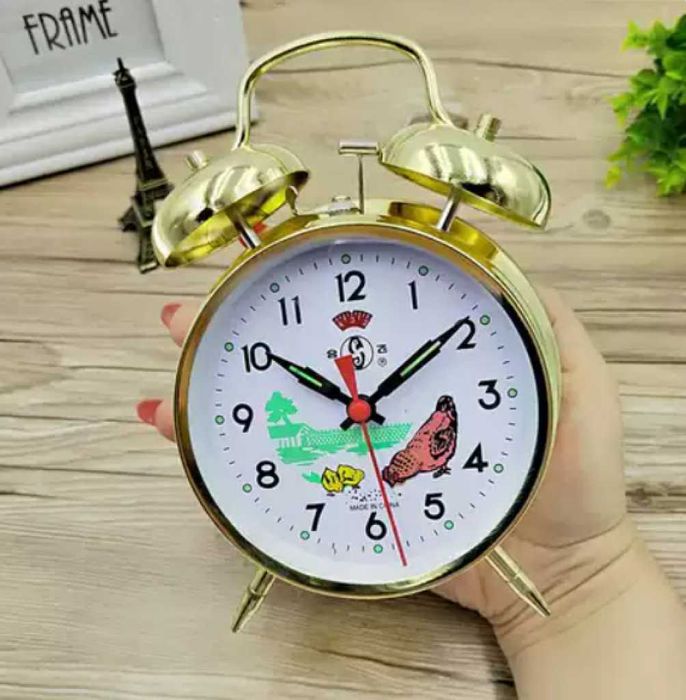 Класически ретро механичен будилник – Стил и функционалност