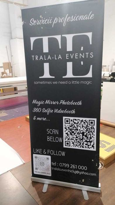 Roll-up banner – ideal pt evenimente si prezentari | Montaj 2 min