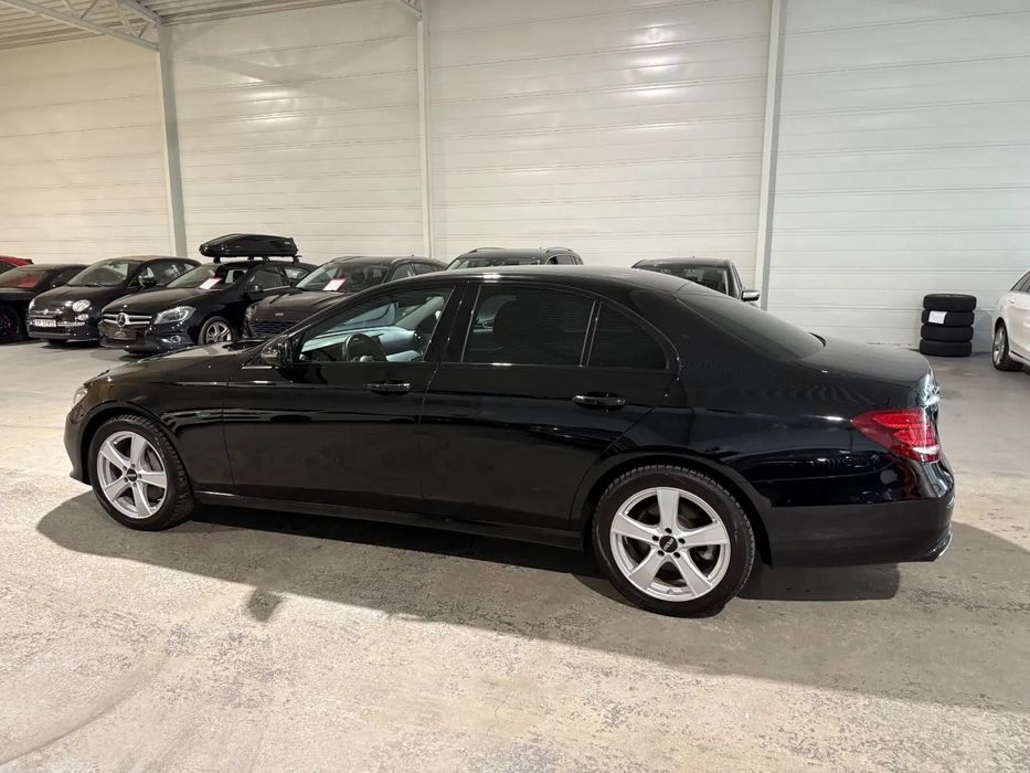 Mercedes-Benz E E-Klasse 300 Avantgarde | Piele | Remorcă | Cameră | Keyless