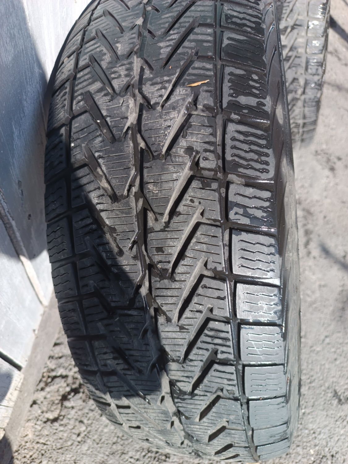 Продам комплект зимней резины 235/65 R17