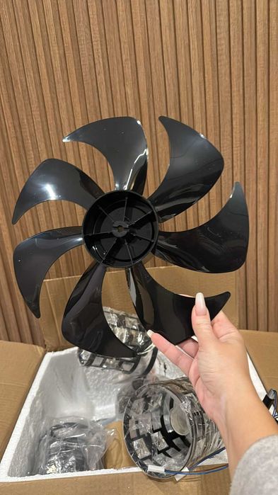 Plafoniera cu telecomanda și ventilator