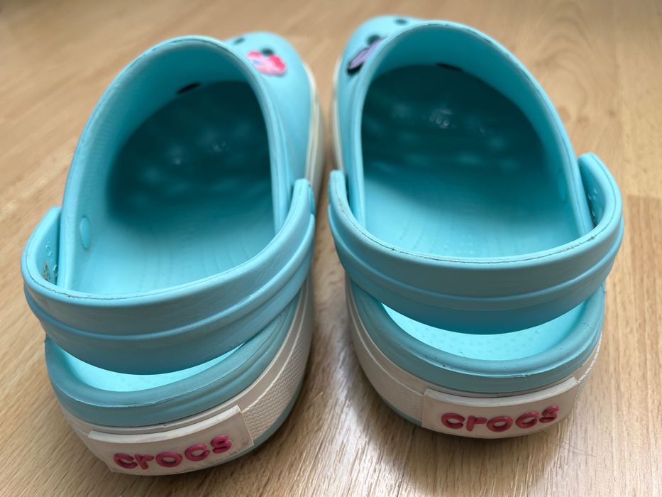 Детски Crocs за момиче + Jibbitz Among Us – размер 33–34 (8-10 год.)