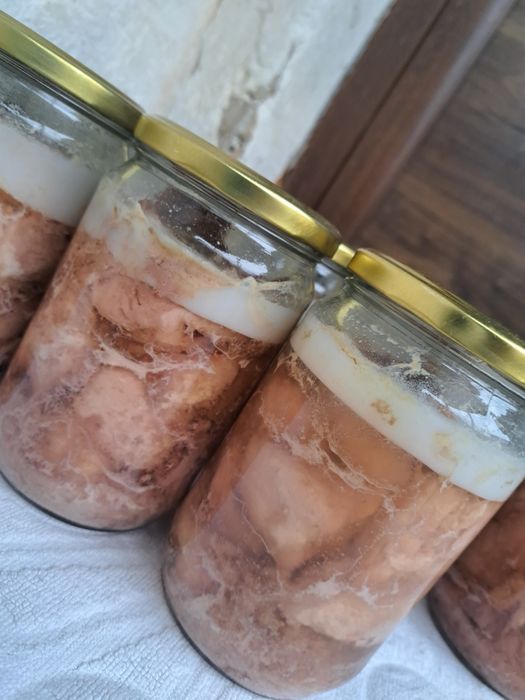 Свинско месо буркан