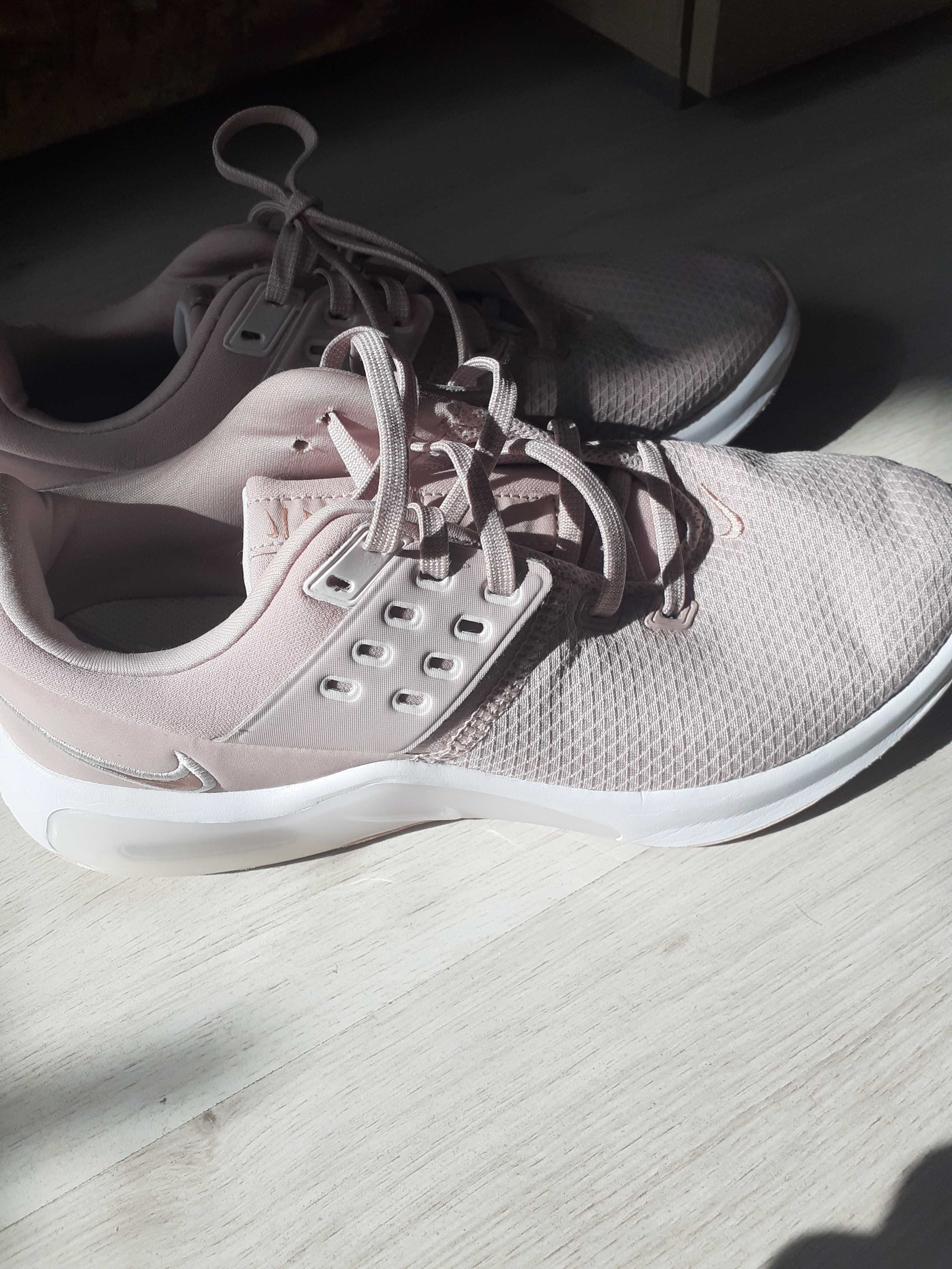 Дамски маратонки на Nike