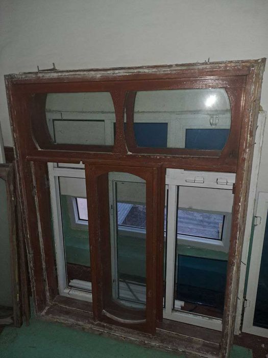 Akfa  и деревянное  окно