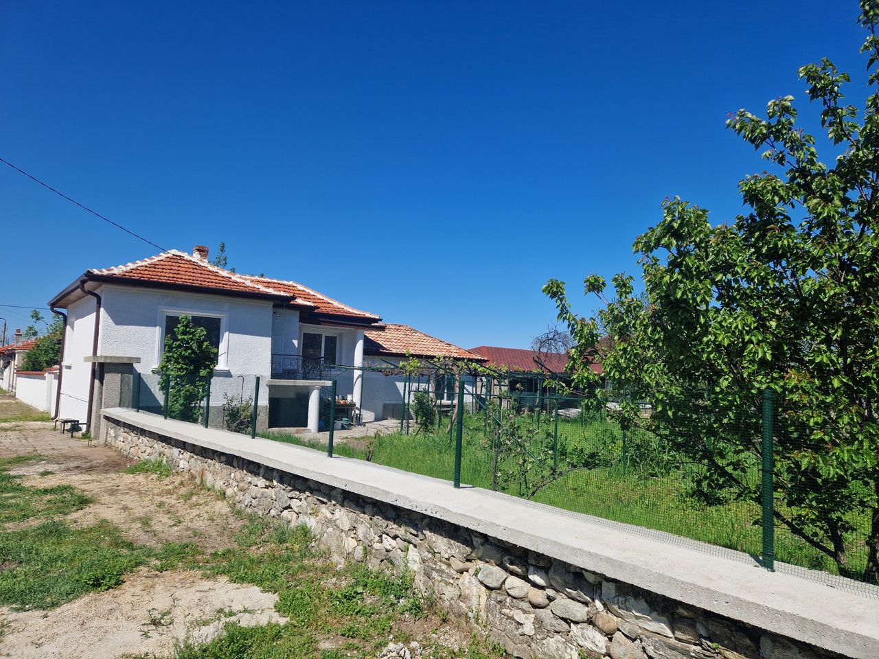 Продава се Къща в с. Патриарх Евтимово, Област Пловдив - 210 кв.м за 401 €/кв.м - Снимка #2