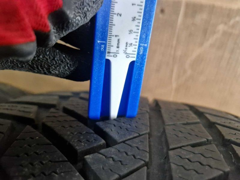 2 Continental R20 285/40
зимни гуми
DOT4018