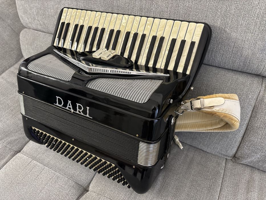 Acordeon italian DARI Universal cu 120 de basi