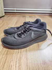 Nike Tanjun Sneaker