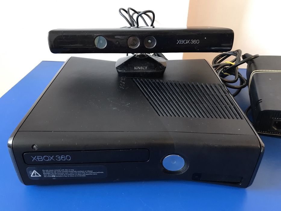 XBOX 360 Slim cu Kinect