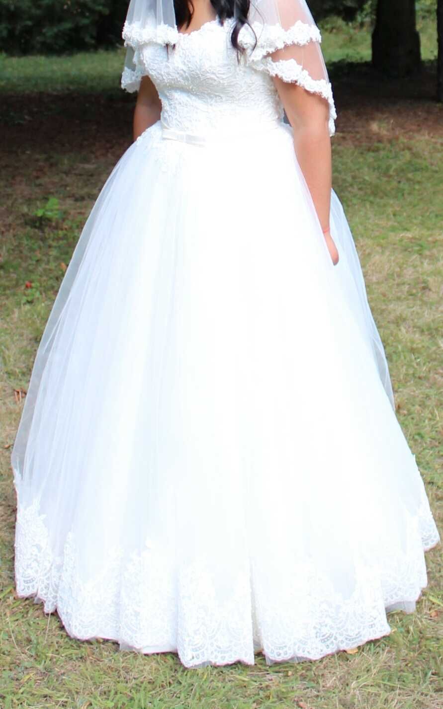 Сватбена рокля цвят айвъри