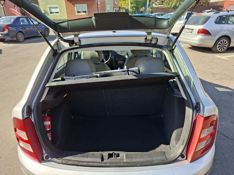 Skoda fabia argintie benzina 1,4 w
