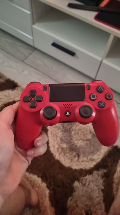 Vând ps4 slim in stare buna
