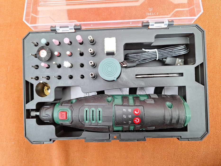 Masina de gaurit si slefuit  fin cu acumulator, model -  PFBS 12C7