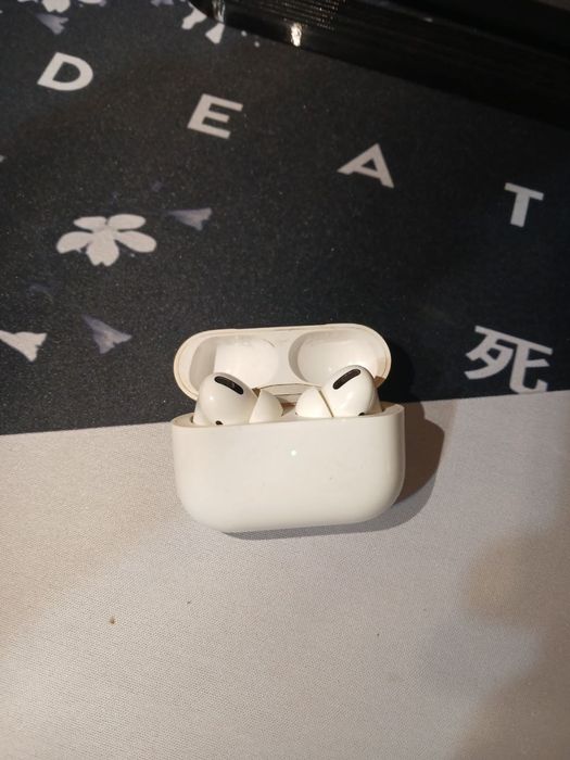 AirPods pro 1                                                       .