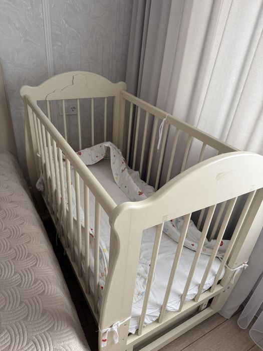 Детская кроватка с матрасом