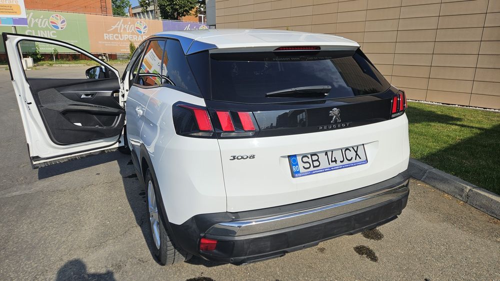 Vând Peugeot 3008