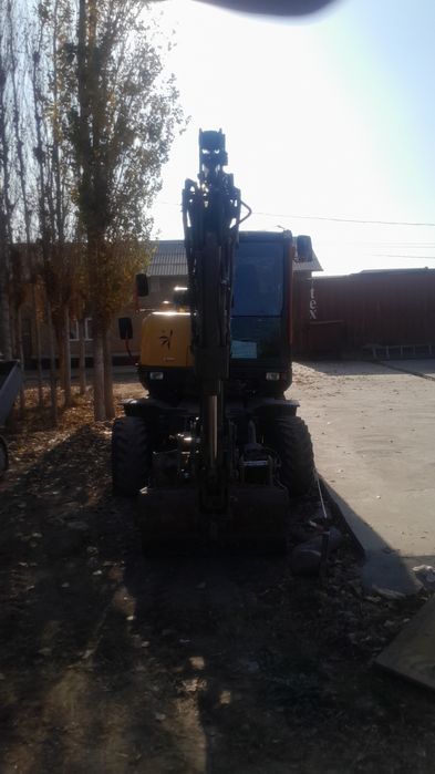 Екскаватор хизмати