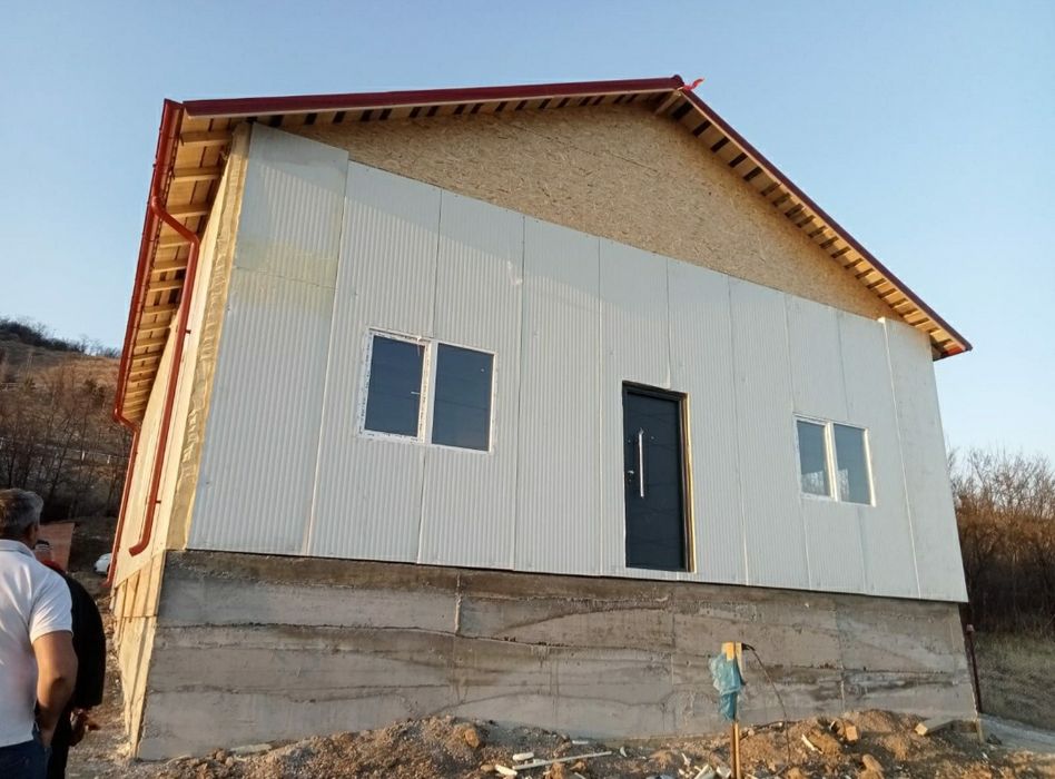 Vand case modulare la cheie