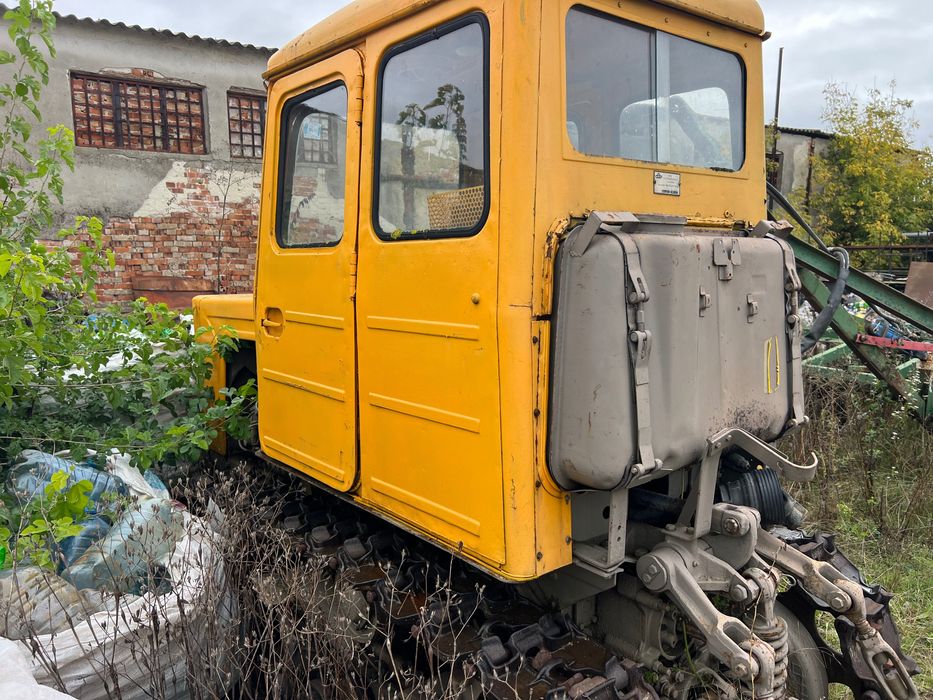 Продавам верижен трактор Т 60 ВН