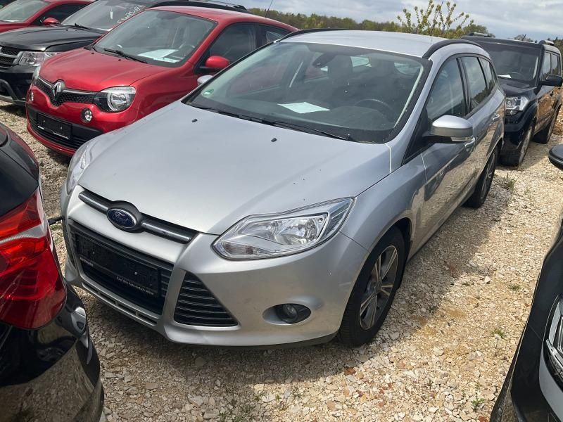 Dezmembrez Ford focus mk3 motor 1l benzina