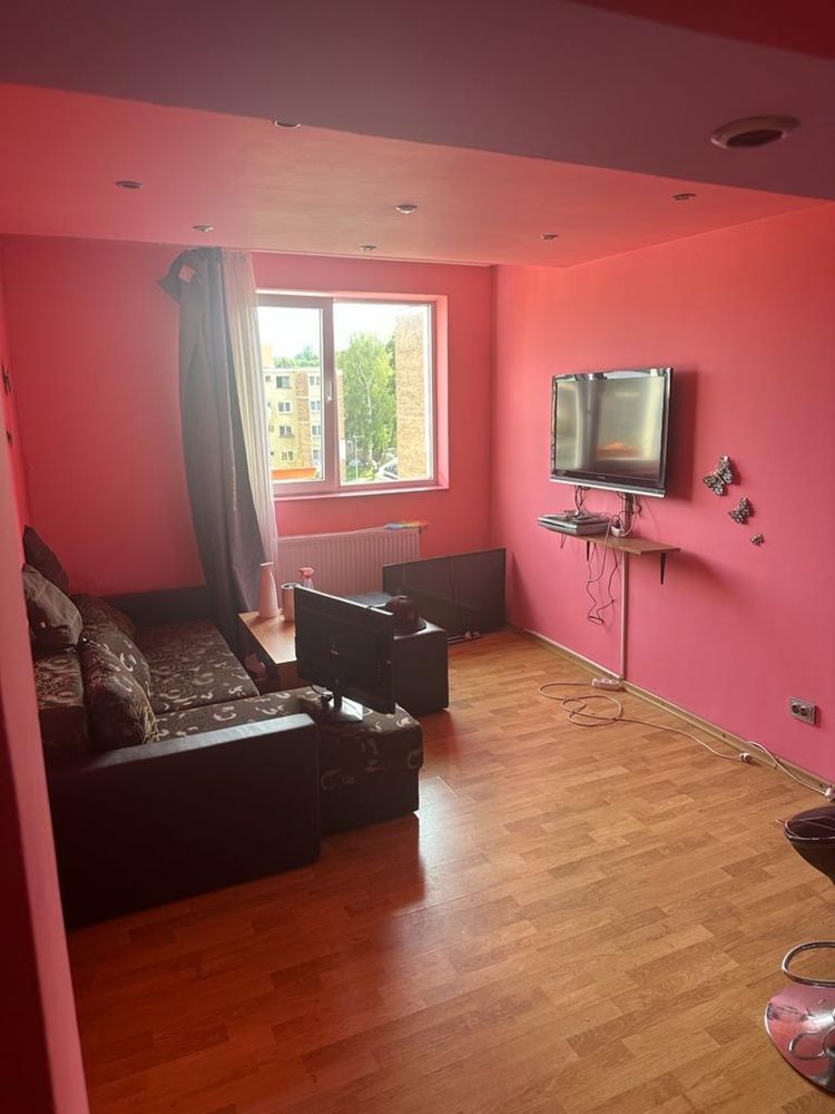 De vanzare , apartament 2 camere .