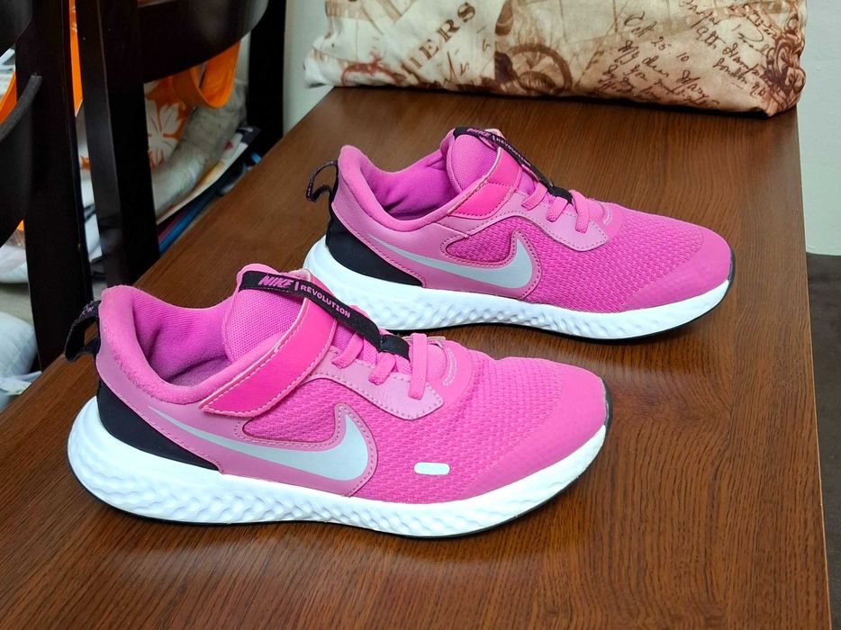 Маратонки skechers и nike