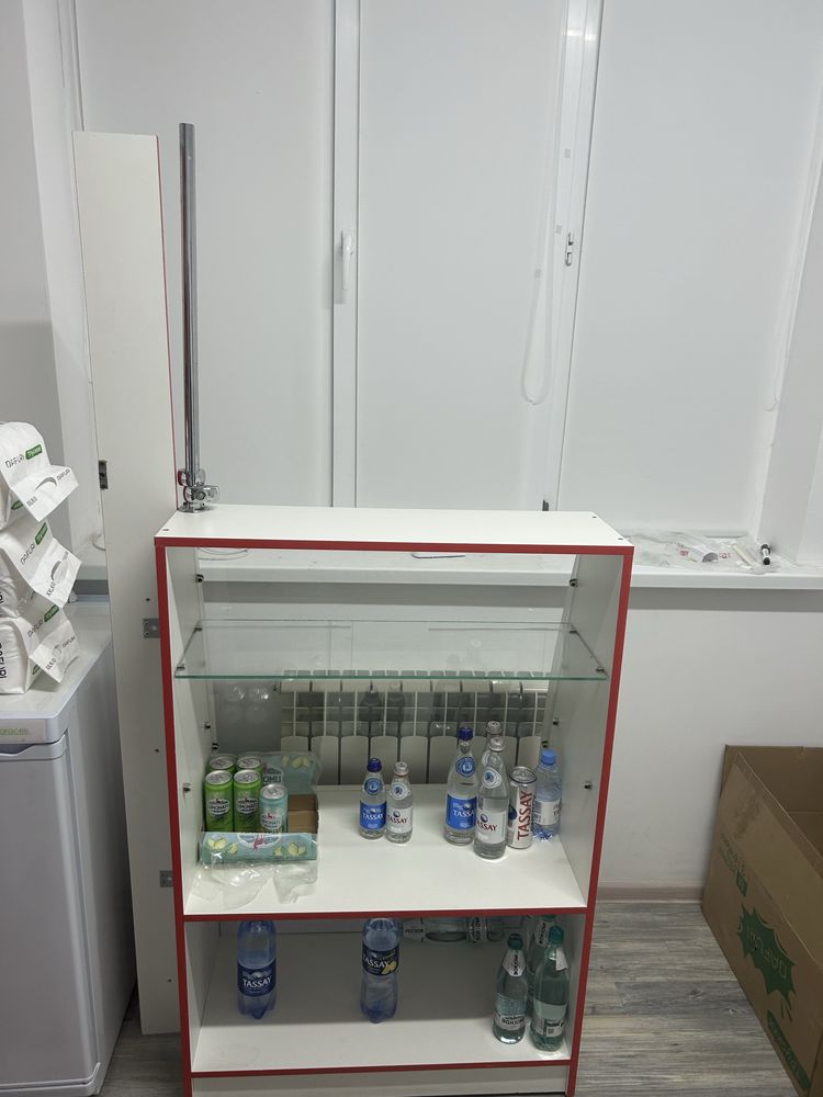 Продаются витрины и шкафы