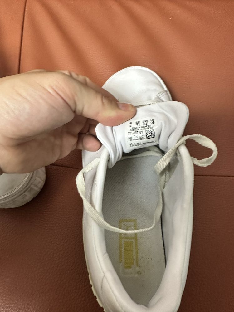 Adidasi Puma numarul 40