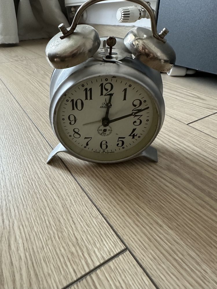 Ceas de masă ,cu alarma