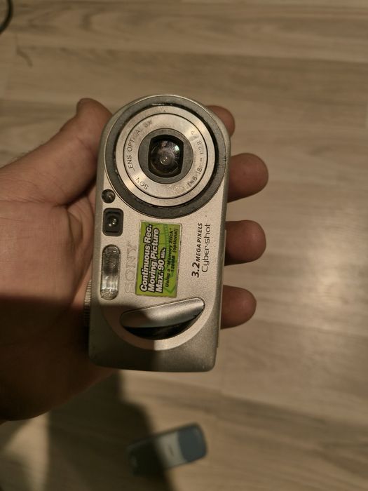 Sony Cybershot  3.2 megapixeli