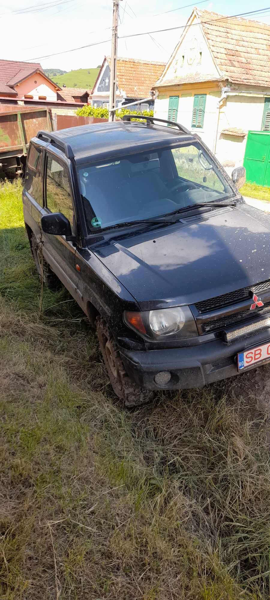 Vând Mitsubishi pajero pinin 4x4