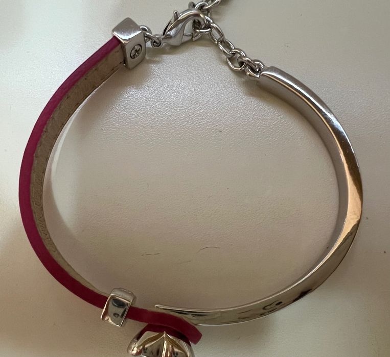 Женска гривна Guess