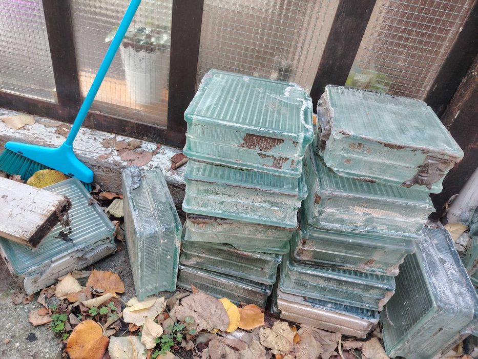 Продавам Стъклени тухли