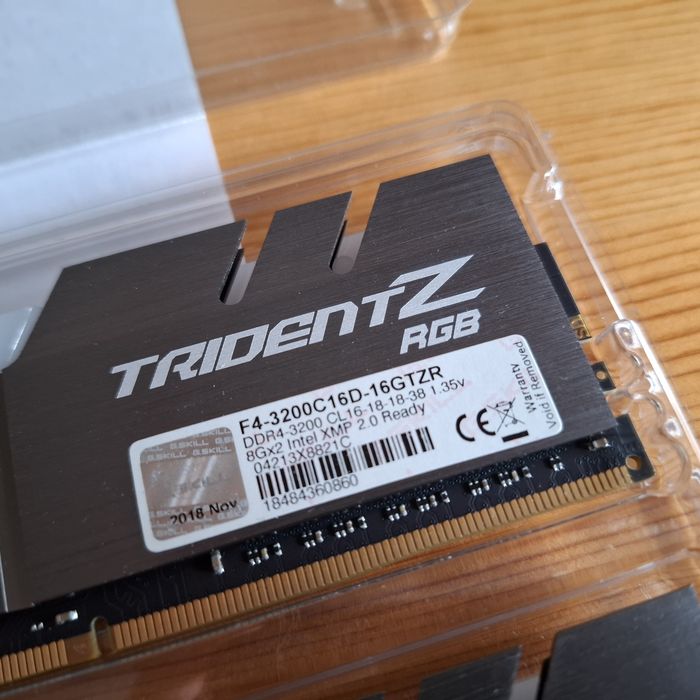 Рам Памет 2х8GB 3200MHz (Само 1 Работеща)