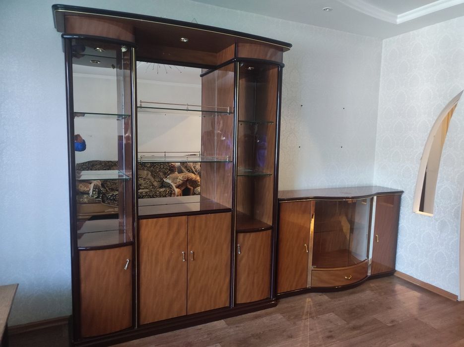 Продам шкаф гоостиная