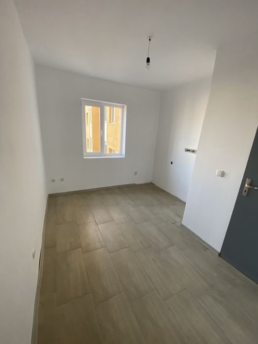 Продава се Тристаен апартамент в Добрич, Строител - 77 кв.м за 457 €/кв.м - Снимка #5