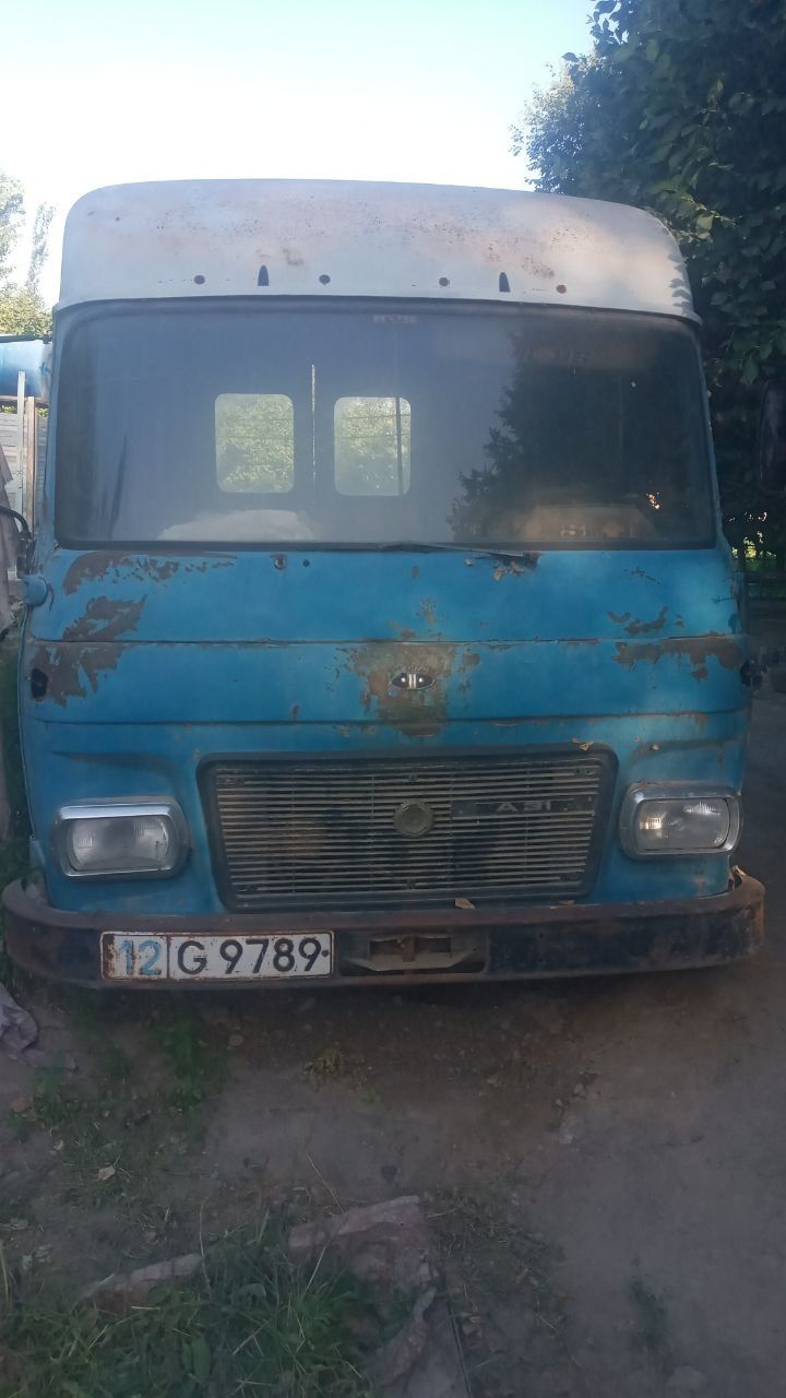 Yuk mashina sotiladi
