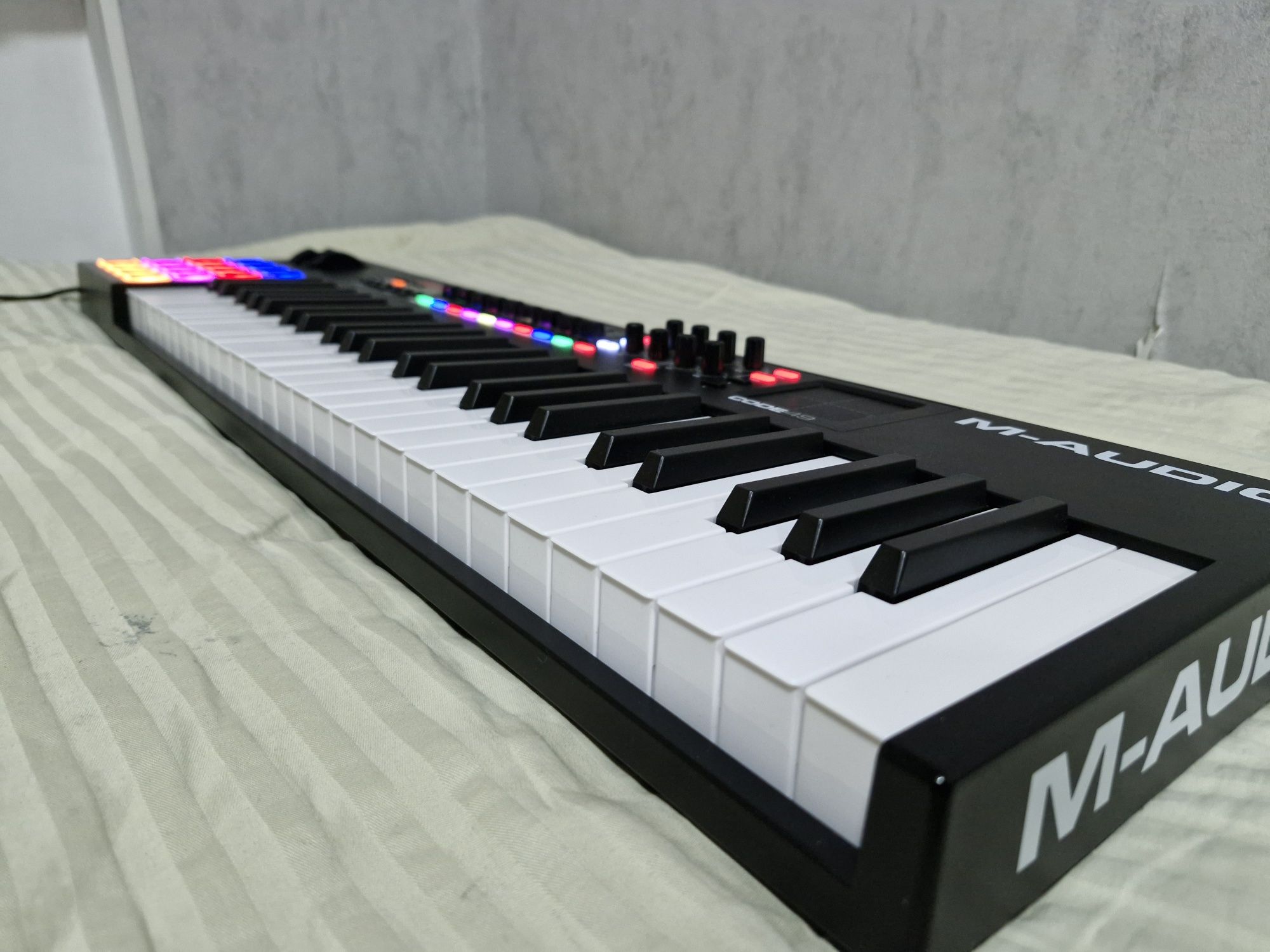СРОЧНО Миди клавиатура M-Audio code 49