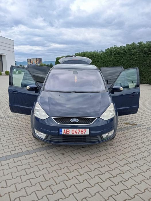 Vind ford galaxi an 2009 2.0 benzina mașină  este cu rarul facut
